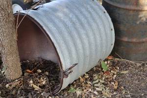 lot 346 image: Cauldron Kettle inside Galvanized Barrel - kettle appears to be in good condition - Very Heavy - see pics