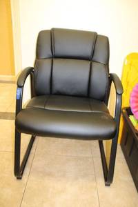 lot 8 image: Salon black chair