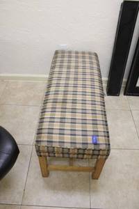 lot 13 image: Upholstered bench