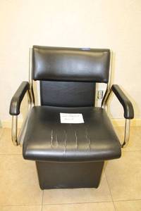 lot 20 image: Salon dryer chair (seat could use new upholstery)