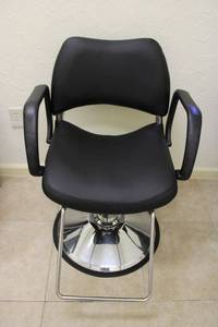 lot 36 image: Hydraulic hair salon chair