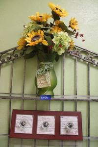 lot 66 image: Flower vase and decorative doorknob coat hanger