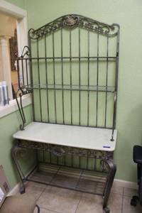 lot 64 image: French style metal bakers rack