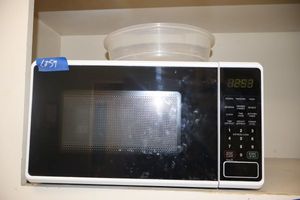 lot 59 image: Small microwave