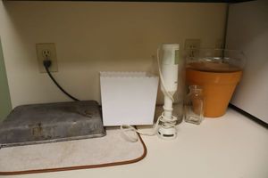 lot 60 image: Braun immersion blender, popcorn container, glass vases and flower pot