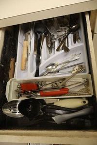 lot 61 image: Kitchen utensils and flatware