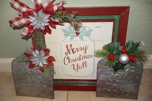 lot 135 image: Christmas wall dcor