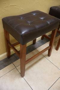 lot 132 image: Counter stool Brown upholstered square seat