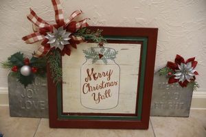 lot 135 image: Christmas wall dcor