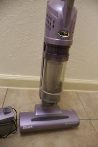 lot 120 image: Shark rechargeable vacuum