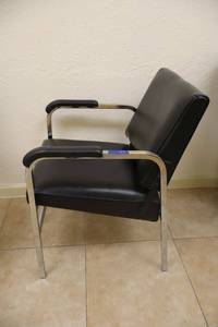 lot 123 image: Salon Shampoo reclining chair