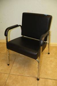 lot 148 image: Salon reclining shampoo chair