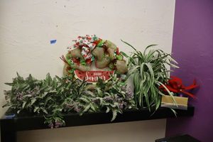 lot 179 image: Home decor tribal vase, summer wreath, and artificial plants