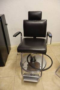 lot 184 image: Reclining Salon hydraulic chair