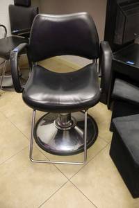 lot 183 image: Dermatek hydraulic salon chair