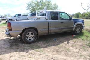 2001 Chevy Silverado 1500 VIN: 2GCEC19T711190000 Title runs moves forward and back (white toolbox and rack NOT INCLUDED )