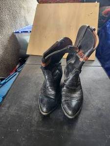 lot 128 image: Harley Davidson cowboy boots