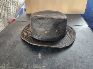 lot 185 image: Leather outback style safari hat