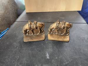 lot 184 image: Vintage brass western horse bookends