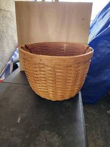 lot 137 image: Vintage 1997 Longaberger corn basket - signed and dated