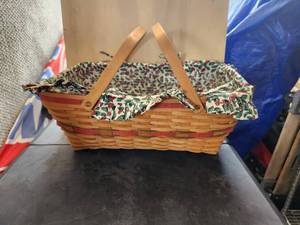 lot 1 image: Vintage Longaberger yuletide treasure basket with liner signed and dated