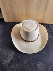 lot 47 image: Gambler style western hat