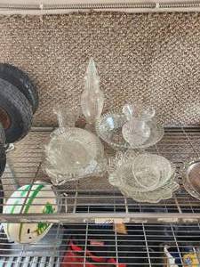 lot 172 image: Selection of glassware