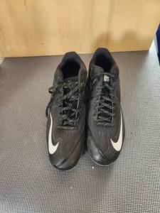 lot 154 image: Nice pair of Nike cleats - size 13