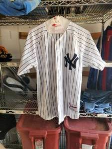 lot 147 image: New York Yankees - youth baseball jersey