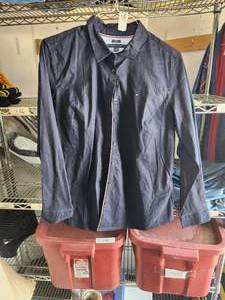 lot 165 image: Tommy Hilfiger shirt with tag