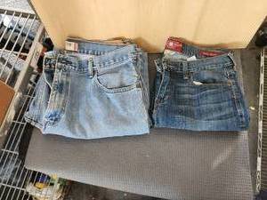 lot 140 image: Selection of 2 pairs of jeans -
