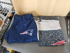 lot 138 image: Selection of 2 pairs of New England Patriots sports pants -