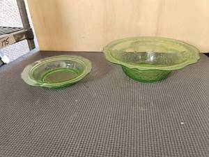 lot 106 image: Selection of green depression glass