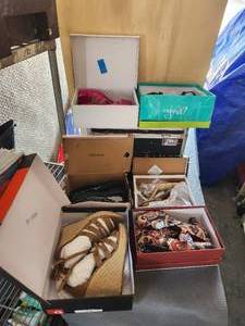 lot 99 image: Selection of womens shoes