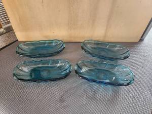 lot 66 image: Selection of 4 vintage Anchor hocking fountainware blue glass banana split dishes