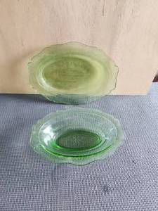 lot 44 image: Selection of green depression glass - platter and bowl