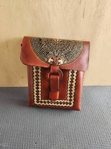 lot 35 image: Collectible leather purse - made in Mexico