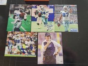 lot 43 image: Selection of 5 Dallas Cowboy autographed 8x10 photos - at least 1 has a C.O.A