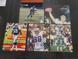 lot 32 image: Selection of 5 Dallas Cowboy autographed 8x10 photos - at least 1 has a C.O.A