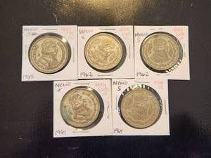 lot 38 image: Selection of 5 - 1961 & 62 Mexican silver dollars (peso)