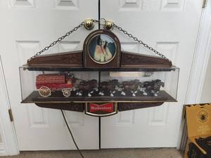 lot 30 image: Vintage Budweiser Beer lamp - Budweiser Clydesdale Pool Light - advertisement piece  needs chord