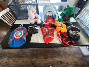 lot 108 image: Selection of pet costumes for Haloween