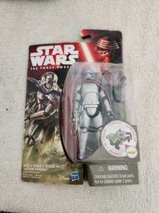 lot 65 image: Star Wars lot - Darth Vader tin box and Captain Phasma Figure