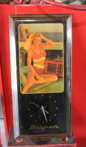 lot 5 image: Snap On clock with photo of model on car