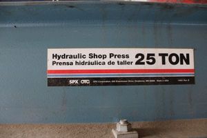lot 9 image: Hydraulic Shop Press 25 Ton