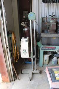lot 13 image: Weaver Headlight Tester