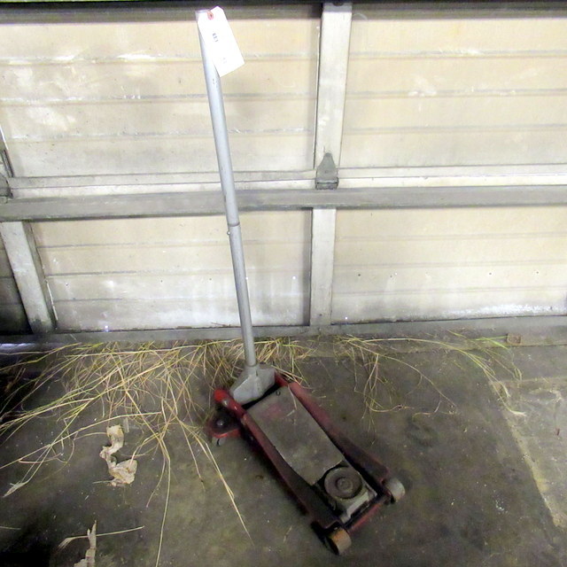 lot 53 image: Floor Jack