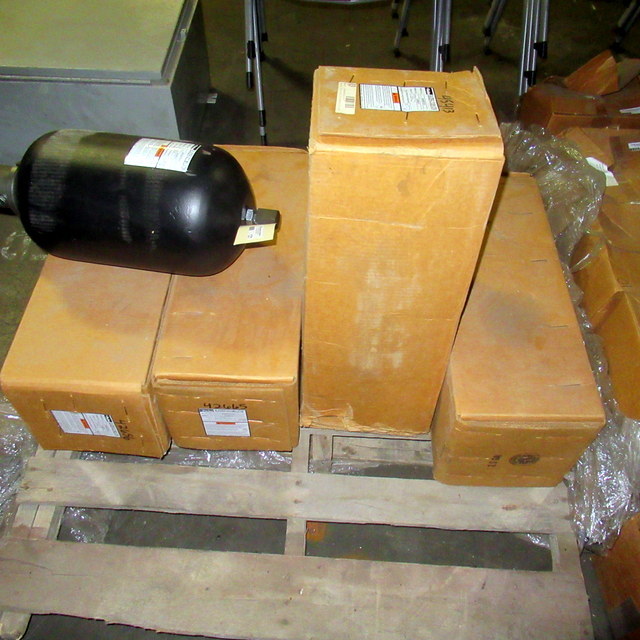 lot 121 image: Parker Bladder Accumulator BA02B3T01A1