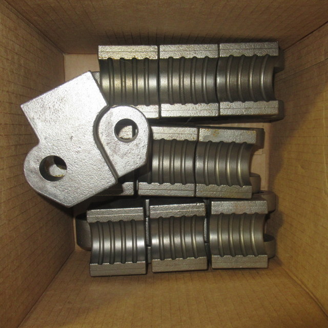 lot 133 image: Coiled Tubing Injector Gripper Block Parts