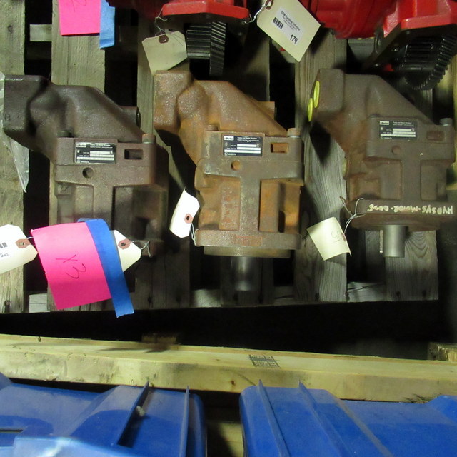 lot 180 image: Parker 3780704 Bent-Axis Motor